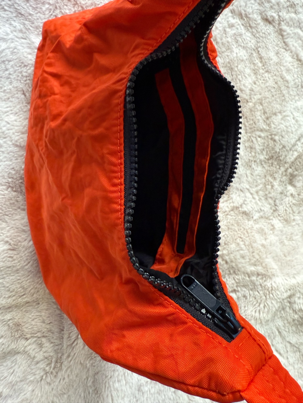 BAGGU Mini Nylon Shoulder Bag Tomato - Picture 15 of 16